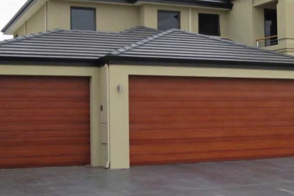 Residential roll up garage doors